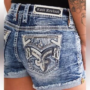 🍑🍑🍑SALE Women’s Buckle Zarina Easy Stretch Den Shorts Size M NWOT